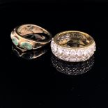 A 9ct GOLD MODERN GREEN GEMSET DRESS RINGS, FINGER SIZE N, TOGETHER WITH A SILVER GILT BOMBAY