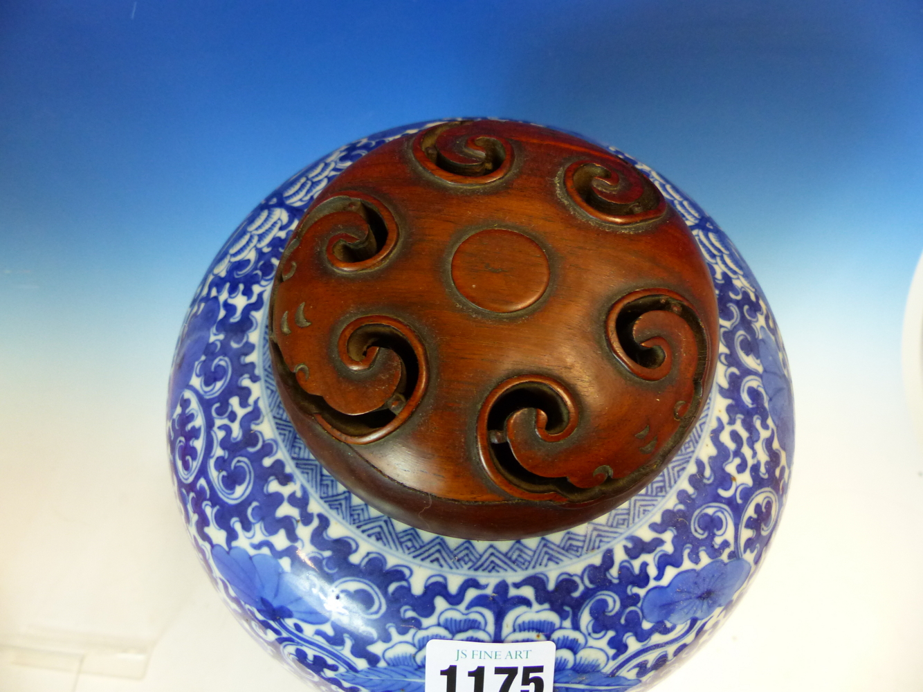 A CHINESE BLUE AND WHITE OVOID JAR, WOOD COVER AND STAND, PAINTED WITH THREE PHOENIX AMONGST - Image 6 of 14