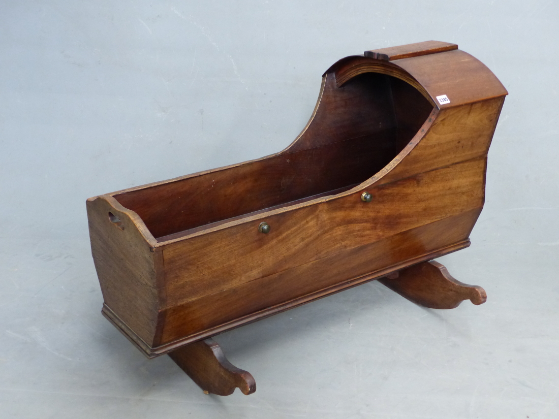 A LATE GEORGIAN MAHOGANY ROCKING CRADLE WITH INLAID DECORATION TO THE HOOD. 100cm (L).