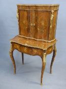 AN ANTIQUE FRENCH MARQUETRY INLAID WRITING TABLE WITH RAISED CABINET BACK OVER FITTED DRAWER ON LONG