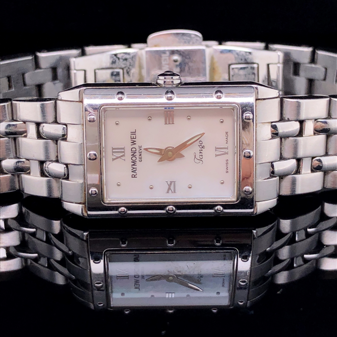 A LADIES RAYMOND WEIL QUARTZ WRIST WATCH, REFERENCE NUMBER 5971. COMPLETE WITH A BI-FOLDING - Image 3 of 4