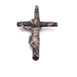 A MEDIAEVAL WHITE METAL CRUCIFIX PENDANT. H 4cms.