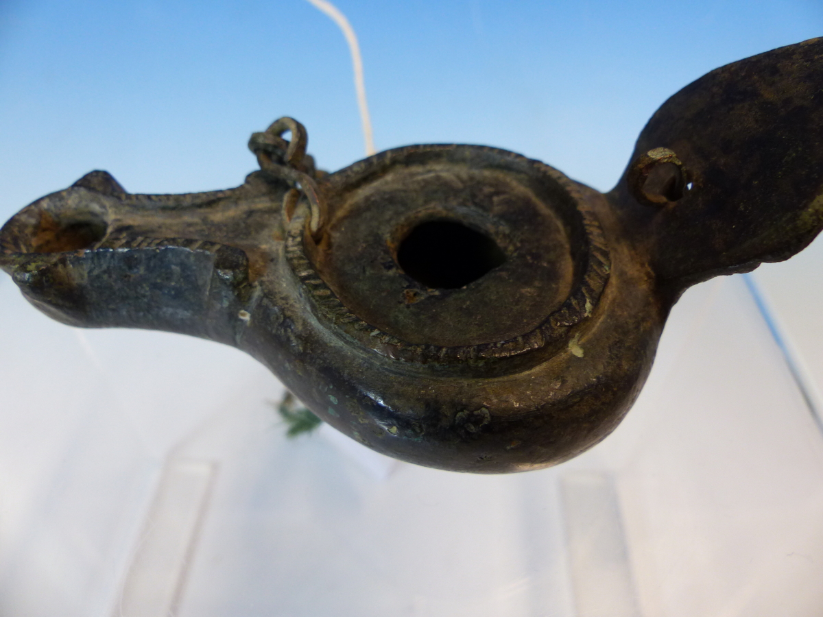 A ROMAN BRONZE OIL LAMP WITH HANGING CHAIN AND LEAF SHAPED HANDLE. W 11.5cms. TOGETHER WITH A - Image 13 of 14