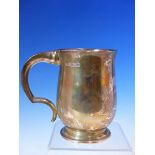 A HALLMARKED SILVER TANKARD, DATED 1964 BIRMINGHAM FOR HENRY CLIFFORD DAVIS, ENGRAVED TO THE FRONT J