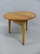 AN ANTIQUE OAK AND PINE CRICKET TABLE ON TURNED LEGS UNDER A STAMPED FRIEZE. 67cm (DIA) x 58cm (H).