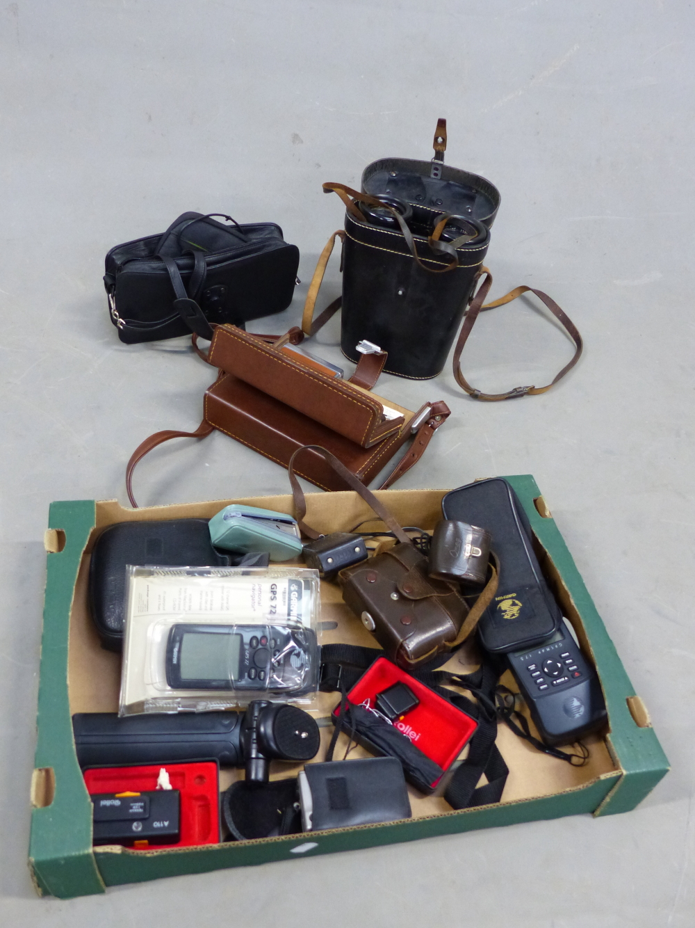 A PAIR OF VINTAGE 7 x 50 BINOCULARS MARKED "BEH" No.453533 (CASED), TOGETHER WITH A PAIR OF