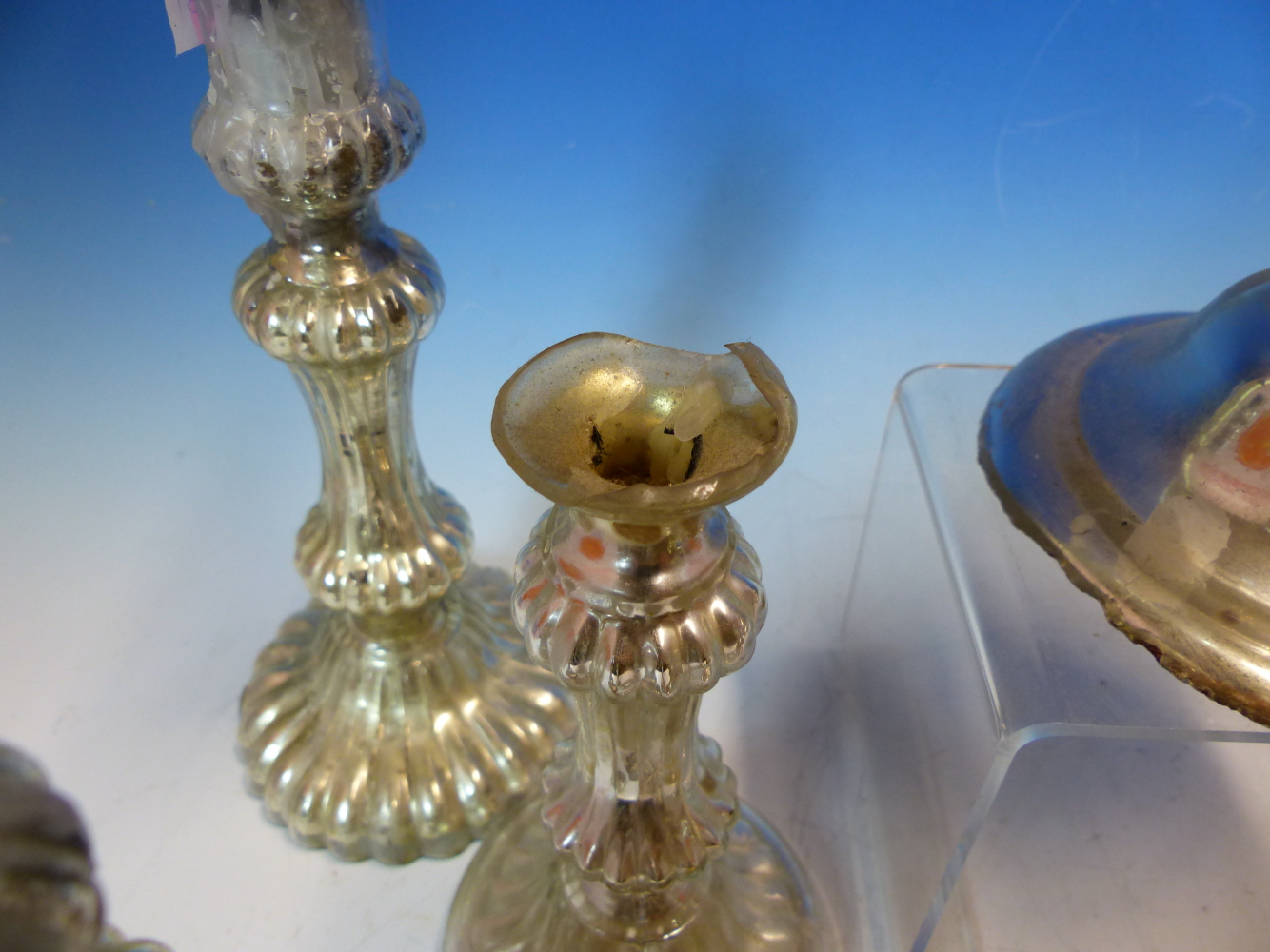 A COLLECTION OF FOUR PAIRS AND ANOTHER VARNISH GLASS CANDLESTICKS, THE TALLEST OF THE INTERNALLY - Image 6 of 13