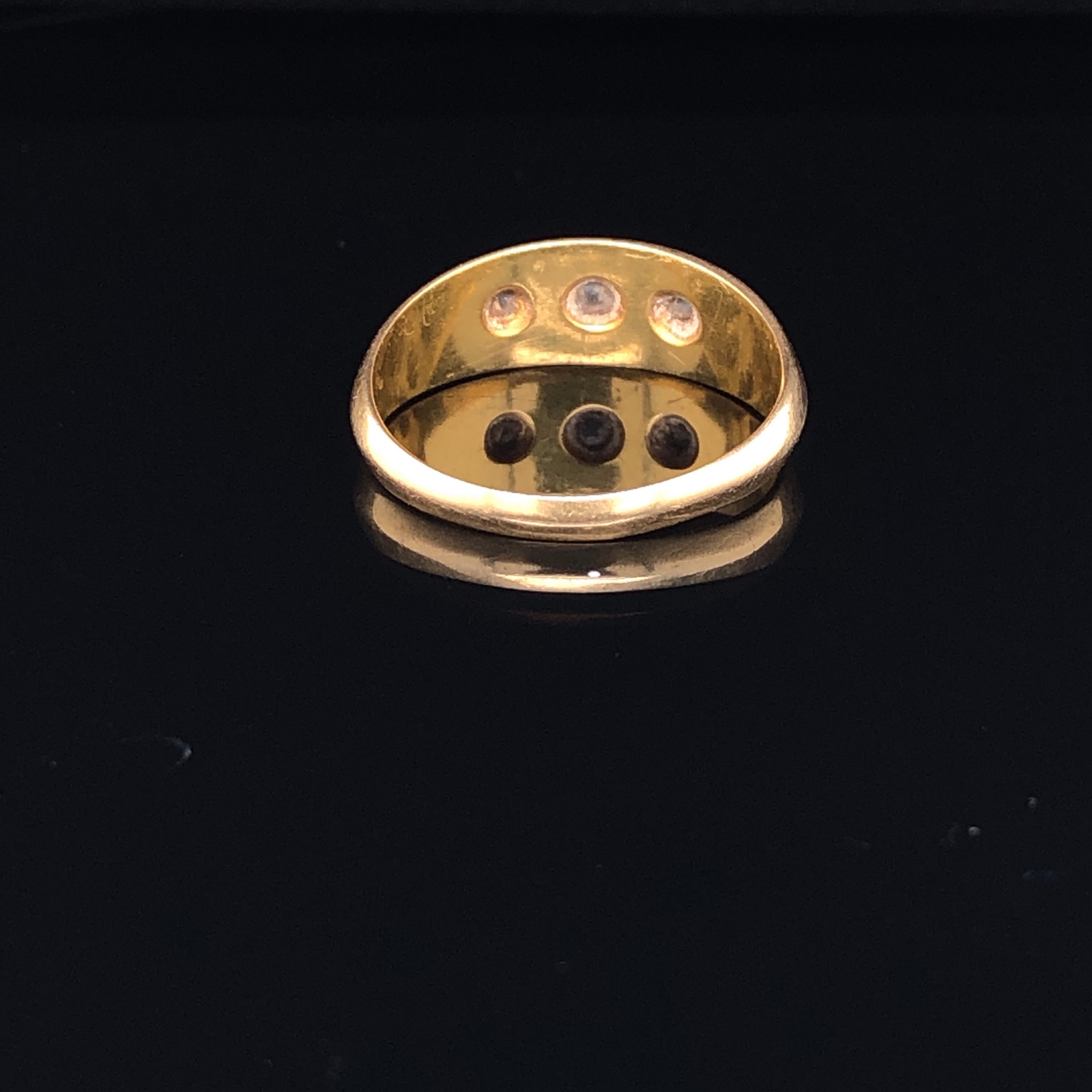 A VICTORIAN 18ct GOLD THREE STONE DIAMOND GYPSY BUMP BAND DATED 1889 CHESTER, FINGER SIZE M. - Image 2 of 4