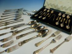 SILVER HALLMARKED CUTLERY TO INCLUDE A CASED SET OF TWELVE TEA SPOONS AND A PAIR OF SUGAR TONGS