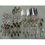 A GEORGIAN HALLMARKED SILVER HARLEQUIN PART KINGS PATTERN CUTLERY SERVICE. TO INCLUDE SEVEN