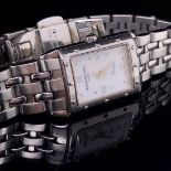 A LADIES RAYMOND WEIL QUARTZ WRIST WATCH, REFERENCE NUMBER 5971. COMPLETE WITH A BI-FOLDING