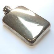 A HALLMARKED SILVER HIPFLASK WITH HINGED COVER WITH KNOPPED LID, DATED 1913 CHESTER FOR STOKES &