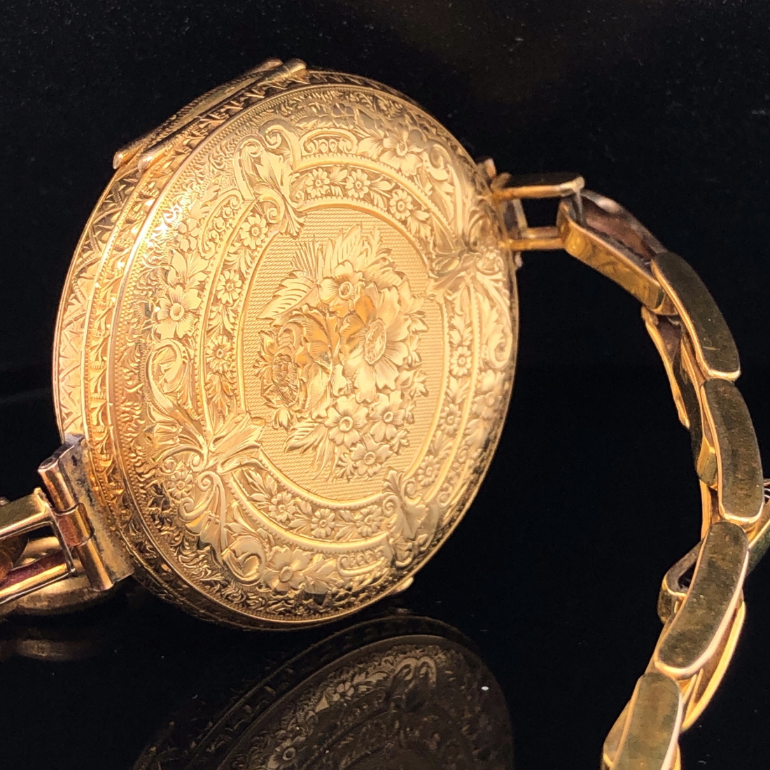 AN 18ct GOLD SWISS FOB WATCH REMODELLED AS A WRIST WATCH, CASE MARKED WITH SWISS HELVETIA - Image 5 of 11