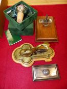 A COLLECTION OF FOUR MARITIME ITEMS, TO INCLUDE: A SILVER ANCHOR ON OAK PAPER CLAMP, ANOTHER IN