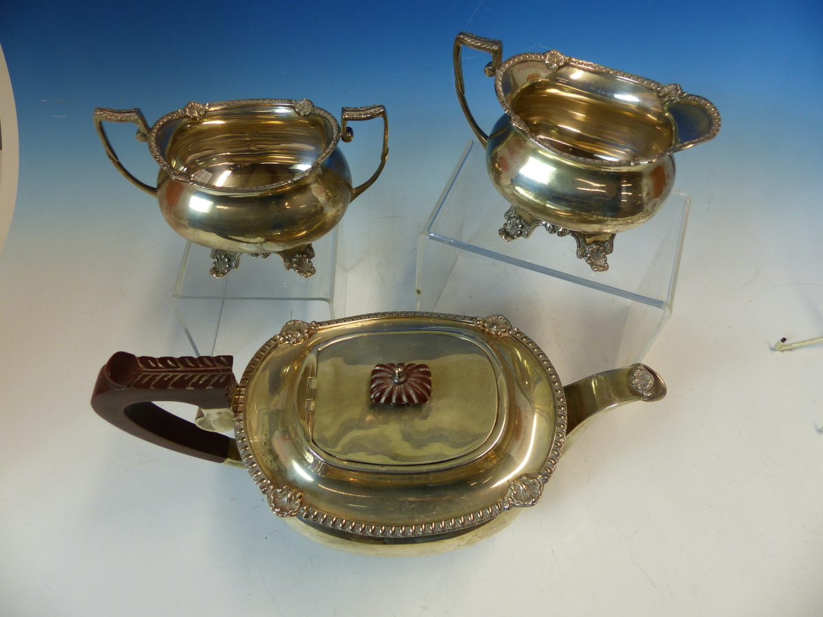 A HALLMARKED SILVER THREE PIECE TEA SET COMPRISING OF A TEAPOT, SUGAR AND CREAMER. DATED 1970 - Image 11 of 15