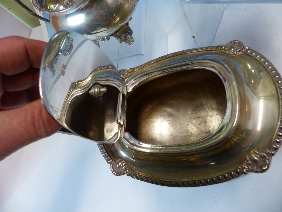 A HALLMARKED SILVER THREE PIECE TEA SET COMPRISING OF A TEAPOT, SUGAR AND CREAMER. DATED 1970 - Image 14 of 15