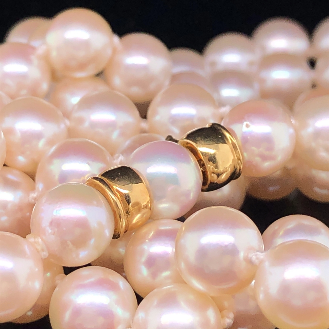 A OPERA LENGTH CULTURED PEARL NECKLACE COMPLETE WITH AN INTEGRAL 18ct GOLD CLASP, AND A SMALL - Image 3 of 5