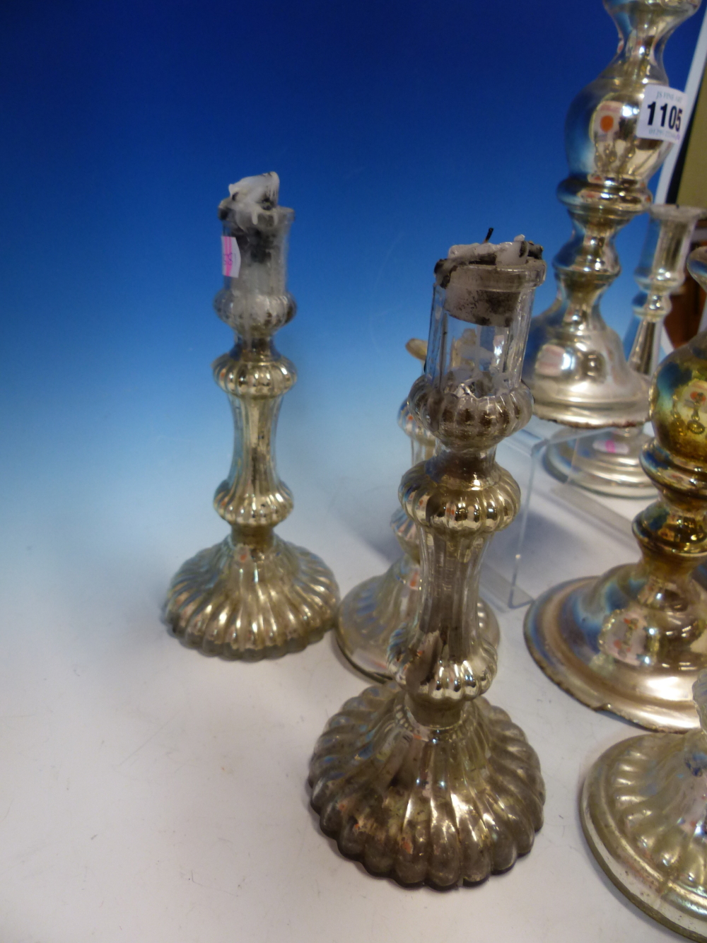 A COLLECTION OF FOUR PAIRS AND ANOTHER VARNISH GLASS CANDLESTICKS, THE TALLEST OF THE INTERNALLY - Image 5 of 13