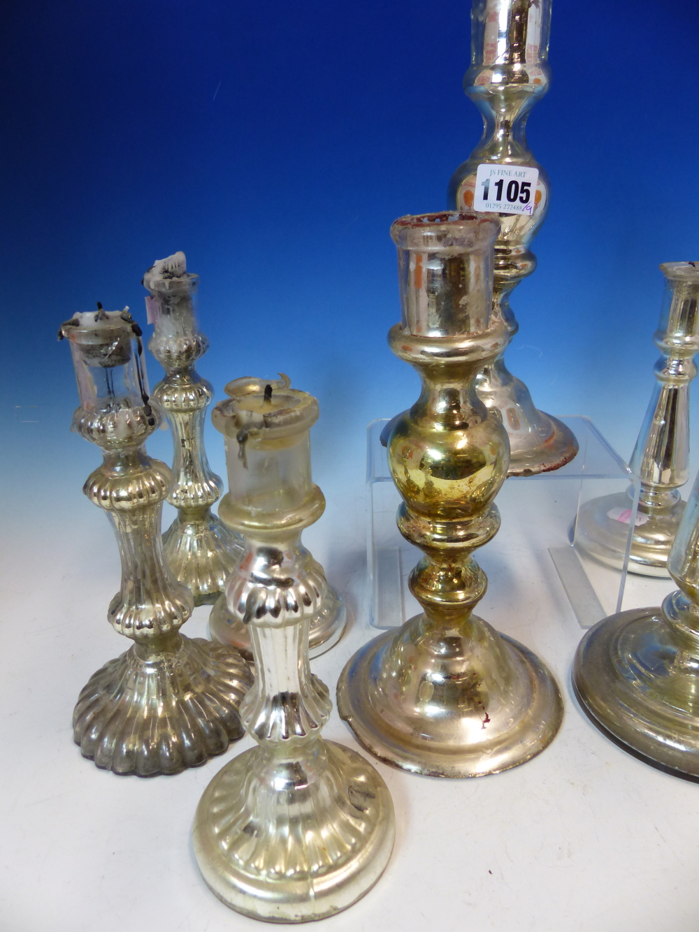 A COLLECTION OF FOUR PAIRS AND ANOTHER VARNISH GLASS CANDLESTICKS, THE TALLEST OF THE INTERNALLY - Image 4 of 13