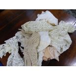 A SMALL COLLECTION OF ANTIQUE AND OTHER LACEWORK, INCLUDES COLLARS, GLOVES ETC.