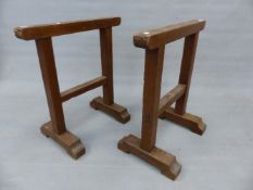 A PAIR OF OAK TRESTLES FORMED OF SQUARE SECTIONED BARS ON INVERTED T-SHAPED FEET. W 67.5 x H 73cms.