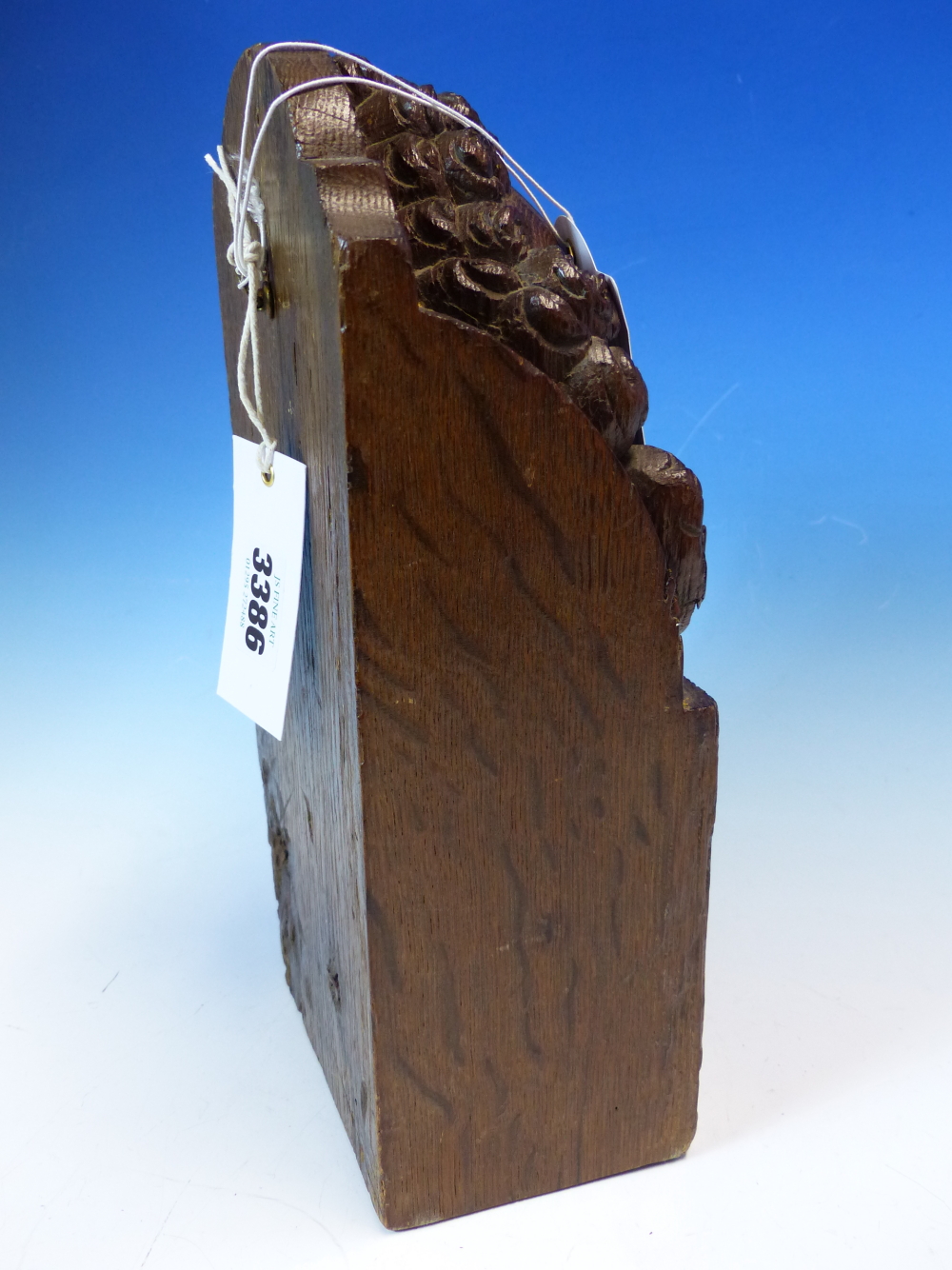 A 17th C. OAK BEAM END CARVED WITH THE HEAD OF A CURLY HAIRED ANGEL. W 15 x D 9 x H 28.5cms. - Image 9 of 11