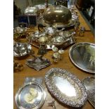 A QUANTITY OF ELECTROPLATE FOR THE TABLE, TO INCLUDE: DISH COVERS, CONDIMENTS, CANDLESTICKS, TEA