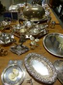 A QUANTITY OF ELECTROPLATE FOR THE TABLE, TO INCLUDE: DISH COVERS, CONDIMENTS, CANDLESTICKS, TEA