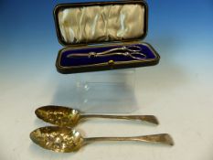 A PAIR OF SILVER HALLMARKED GRAPE SCISSORS IN A FITTED CASE DATED 1838 FOR JAMES DIXON & SONS LTD,