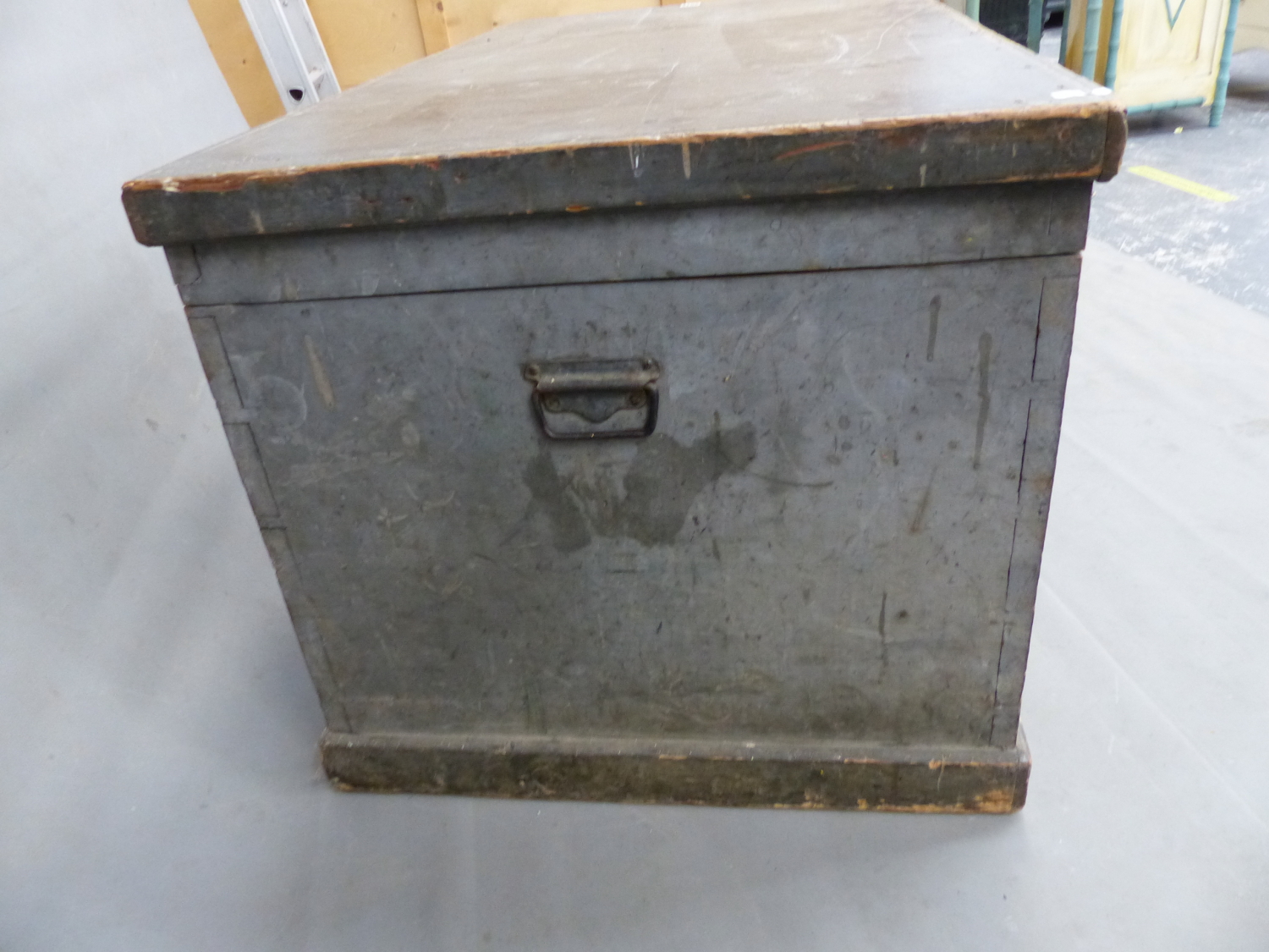 AN ANTIQUE GREY PAINTED PINE BLANKET CHEST WITH IRON HANDLES. W 109 x D 63 x H 58.5cms. - Image 5 of 13