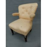 AN EDWARDIAN MAHOGANY BUTTON BACKED ARMCHAIR, THE ROUNDED ARMS CANTILEVERED FROM THE BACK, THE S