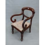 A VICTORIAN MAHOGANY BALLOON BACKED ELBOW CHAIR, THE ARMS WITH SCROLLED FRONTS ABOVE THE DROP IN SE