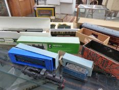 A COLLECTION OF OO GAUGE WRENN, HORNBY AND OTHER LOCOMOTIVES, TENDERS AND STOCK, TOGETHER WITH A
