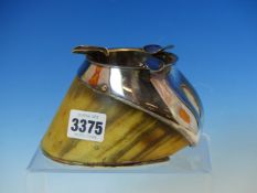 AN ANTIQUE SILVER PLATE MOUNTED HORSE HOOF ASHTRAY "IMARI" BY PETER SPICER.