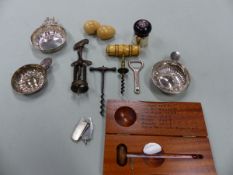 A COLLECTION OF WINE RELATED ITEMS, TO INCLUDE: THREE VARIOUS CORKSCREWS, THREE TASTEVINS, TWO