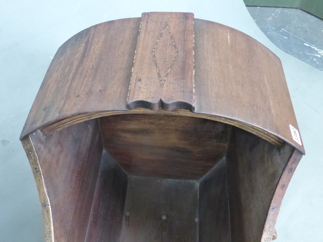 A LATE GEORGIAN MAHOGANY ROCKING CRADLE WITH INLAID DECORATION TO THE HOOD. 100cm (L). - Image 4 of 12