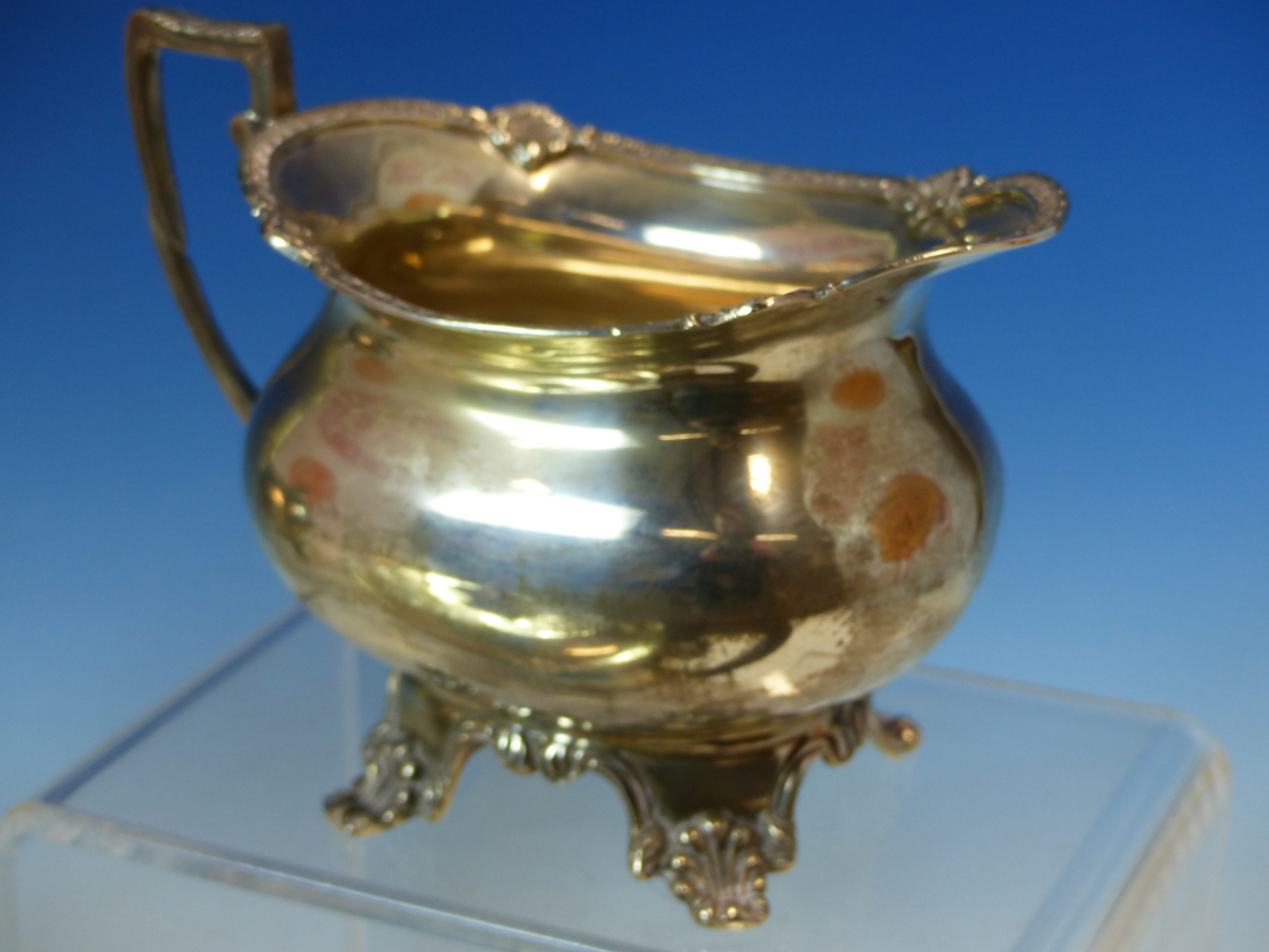 A HALLMARKED SILVER THREE PIECE TEA SET COMPRISING OF A TEAPOT, SUGAR AND CREAMER. DATED 1970 - Image 2 of 15