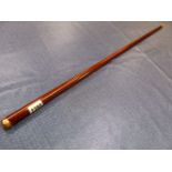 A 9 CARAT GOLD CAPPED MAHOGANY WALKING CANE WITH HORN FERRULE, PURPORTEDLY ONCE BELONGING TO THE