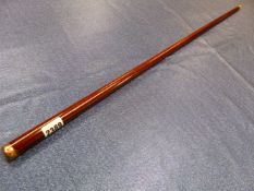 A 9 CARAT GOLD CAPPED MAHOGANY WALKING CANE WITH HORN FERRULE, PURPORTEDLY ONCE BELONGING TO THE