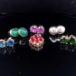 FIVE PAIRS OF 9ct GOLD MODERN EARRING STUDS AND A 9ct GOLD MULTI GEMSET MODERN PENDANT. GROSS WEIGHT