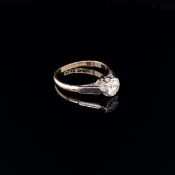 AN 18ct AND PLATINUM DIAMOND SINGLE STONE RING APPROX ESTIMATED DIAMOND SIZE 0.25cts, IN AN ILLUSION