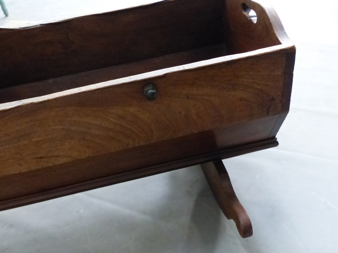 A LATE GEORGIAN MAHOGANY ROCKING CRADLE WITH INLAID DECORATION TO THE HOOD. 100cm (L). - Image 10 of 12
