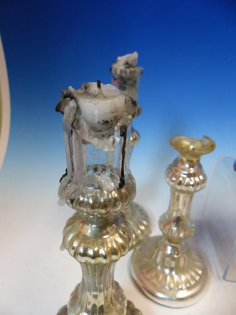 A COLLECTION OF FOUR PAIRS AND ANOTHER VARNISH GLASS CANDLESTICKS, THE TALLEST OF THE INTERNALLY - Image 13 of 13