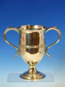 A GEORGIAN SILVER TWO HANDLED TROPHY CUP, HALLMARKED AND DATED 1797 LONDON FOR PETER & ANN