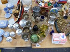 A QUANTITY OF WEDGWOOD JASPER WARES, A SOOTY AND SWEEP ALARM CLOCK, VARIOUS BADGES, DALEK FIGURE