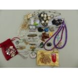 A QUANTITY OF JEWELLERY TO INCLUDE BEADS SILVER, RINGS ETC