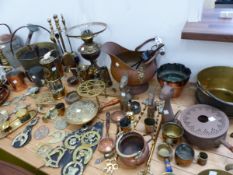 A QUANTITY OF VICTORIAN AND LATER BRASS WARES.