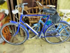 A GENTS WAYFARER BICYCLE.