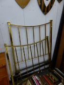 AN EDWARDIAN BRASS SINGLE BED FRAME.