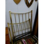 AN EDWARDIAN BRASS SINGLE BED FRAME.